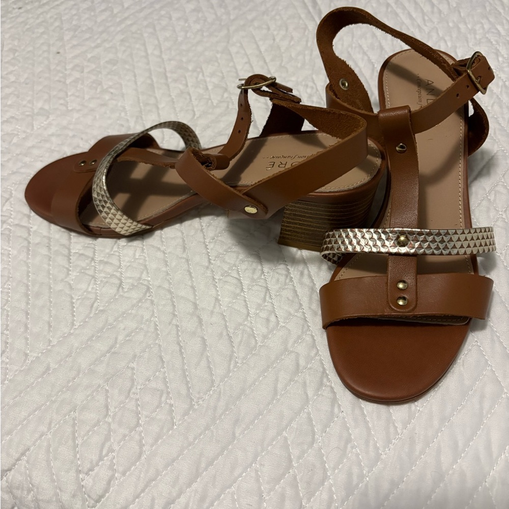 André Brown and Gold Sandals with Ankle Strap. Size 38 (8)